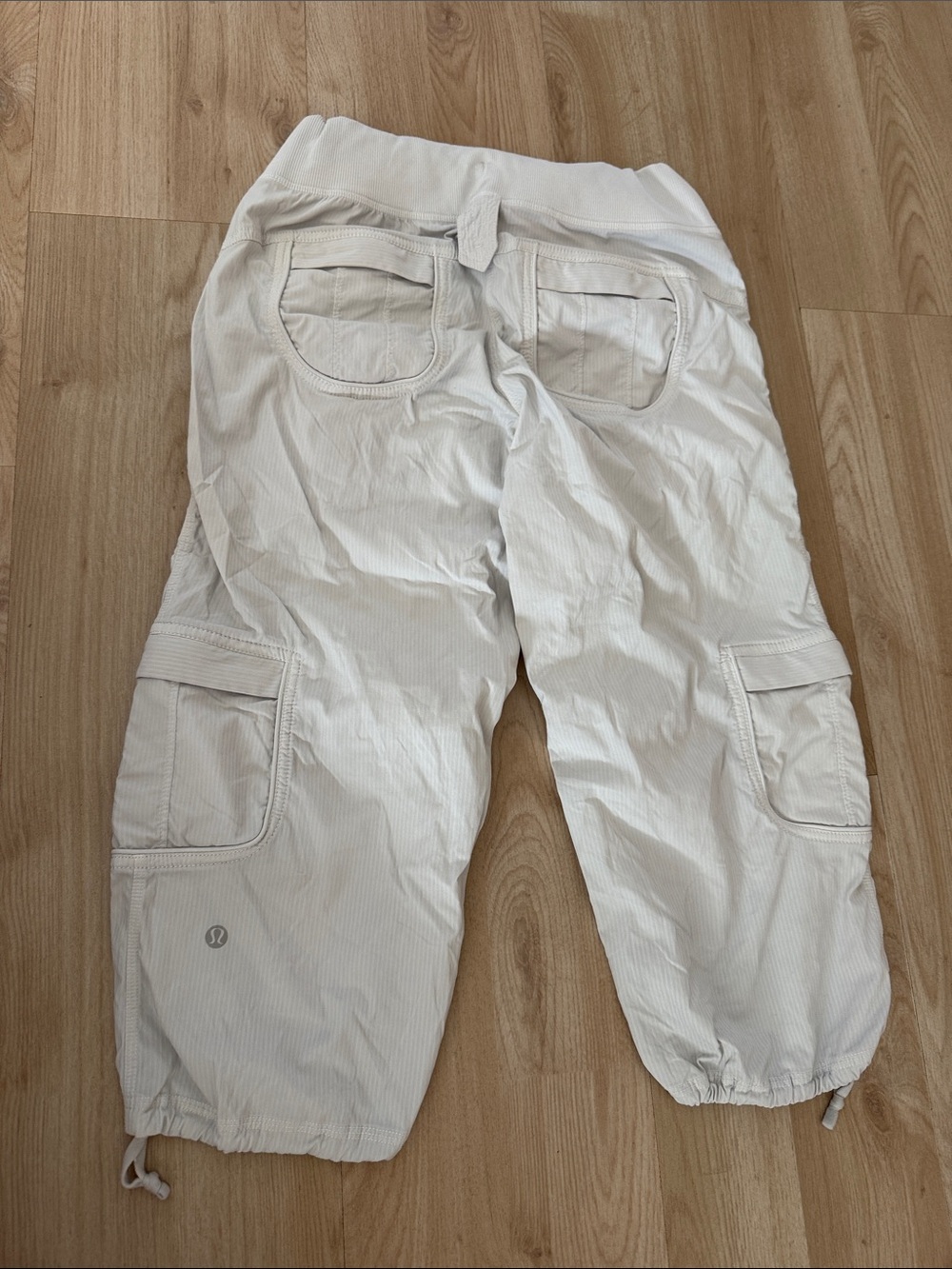 lululemon athletica Off-White Cargo Capri Joggers - Picture 2 of 2